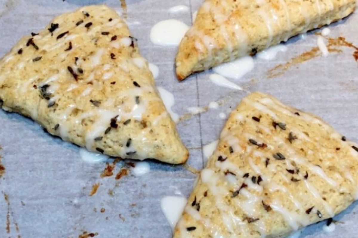 scones with dried lavender