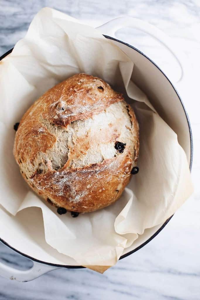 Bread Recipes You Can Make in a Dutch Oven : Hearts Content Farmhouse