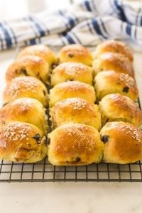 15 brioche buns with chocolate chips on cooling rack