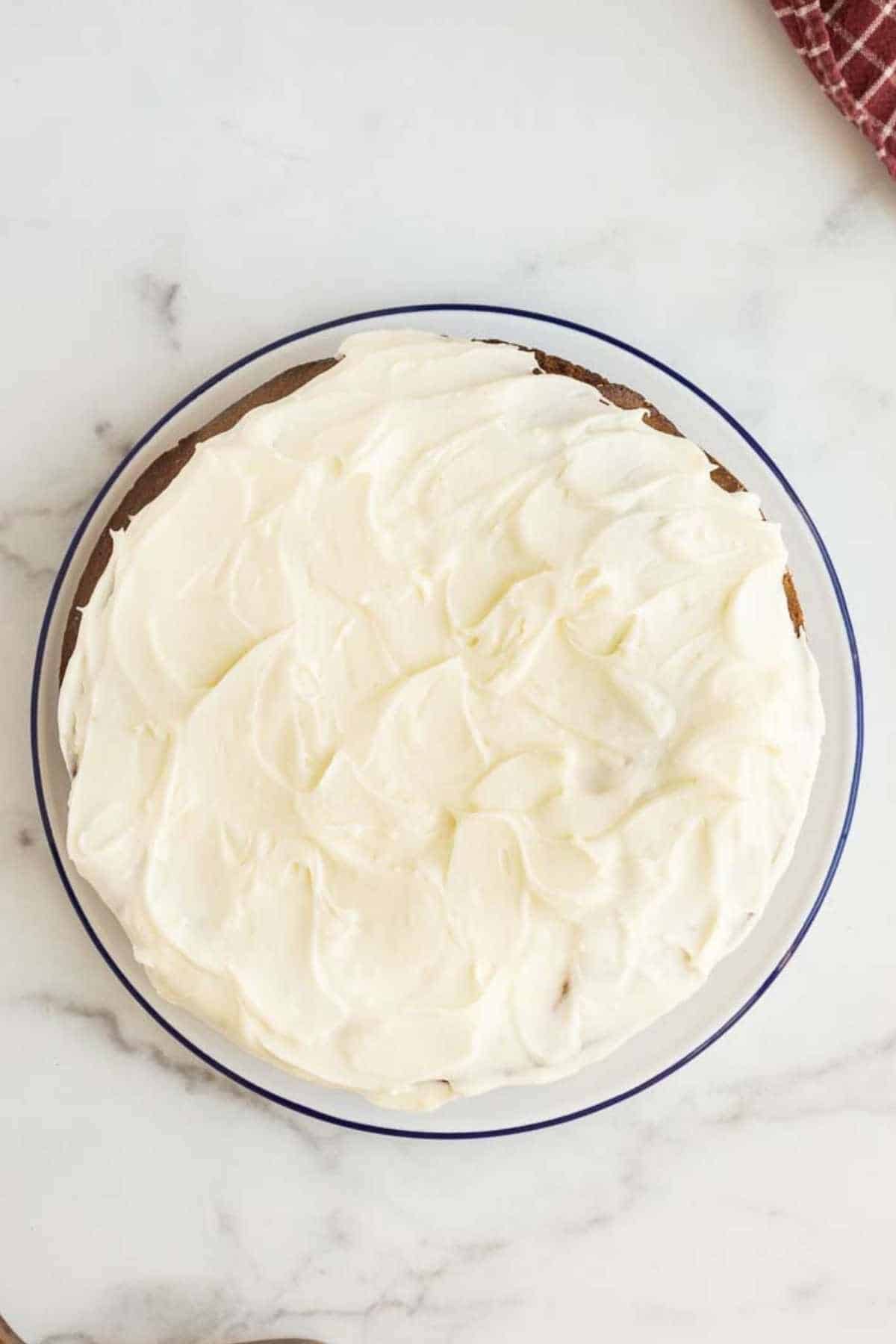 round cake with cream cheese frosting