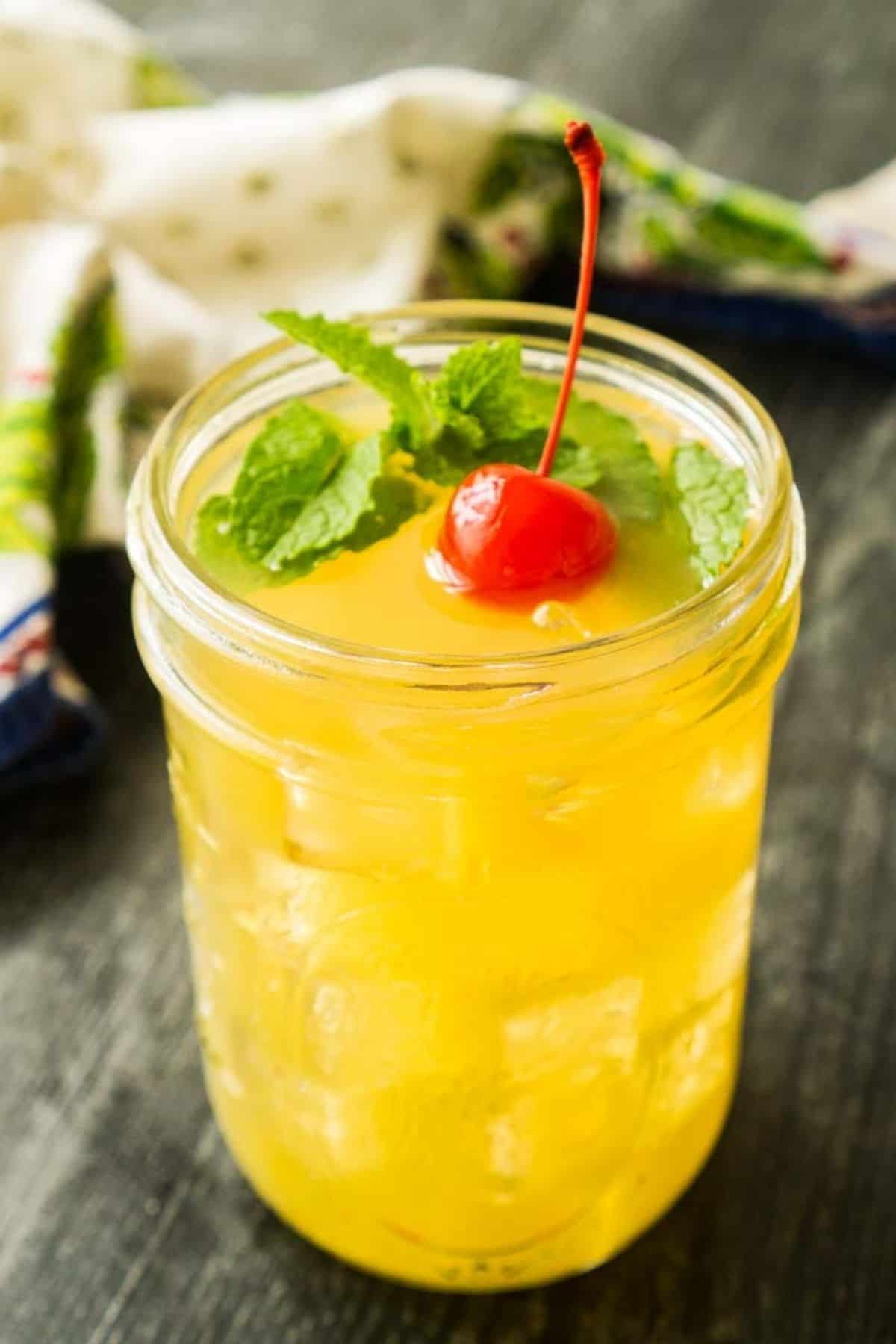 pineapple drink in mason jar