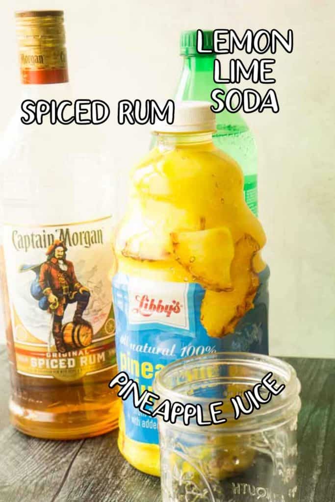 How to Make the Perfect Spiced Rum and Pineapple Juice Cocktail