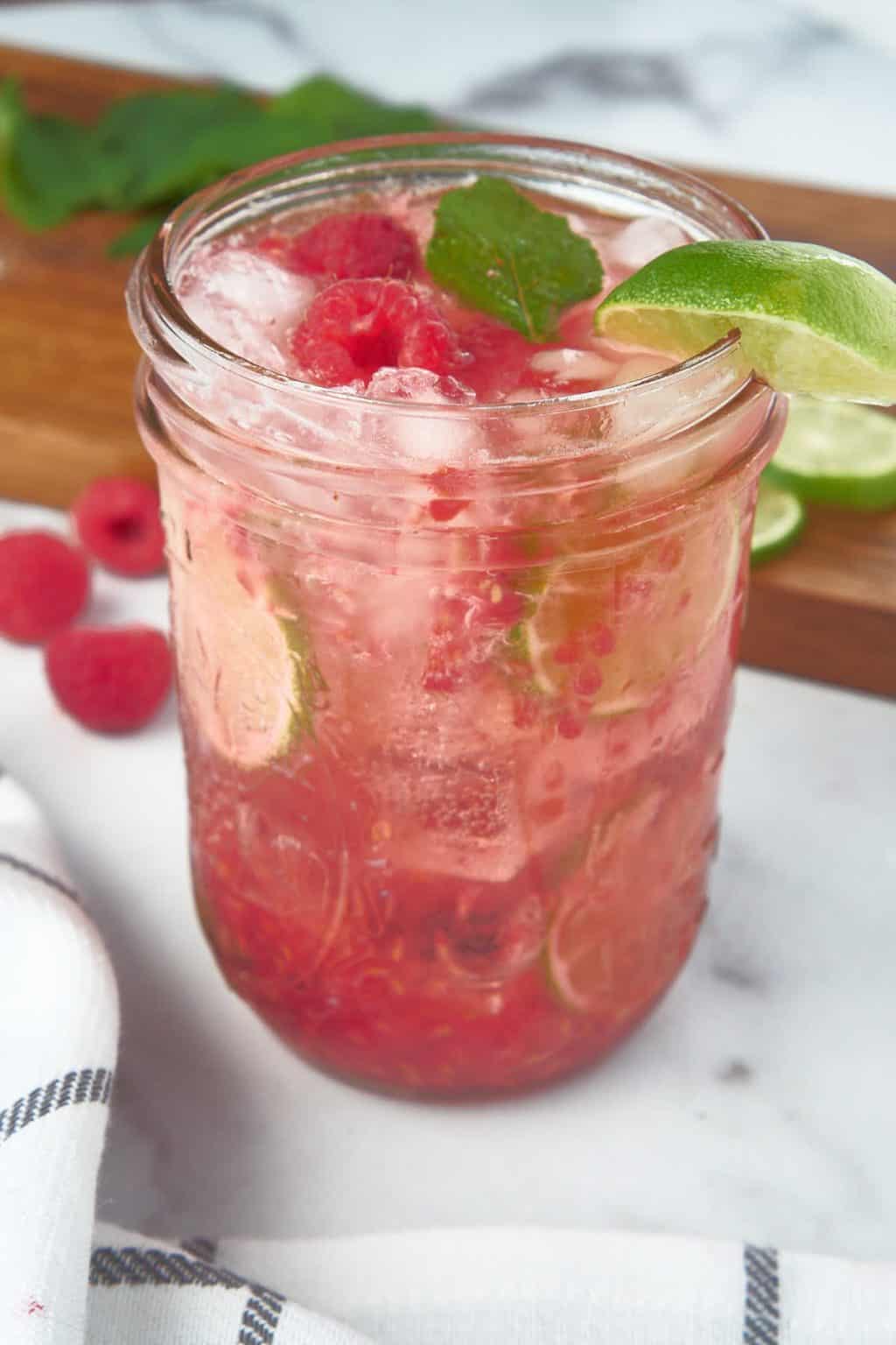 Refreshing Raspberry Mojito Recipe (Easy!)