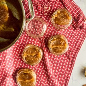 filling jars with apple butter