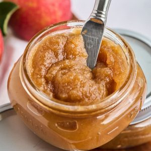 half pint mason jar of apple butter
