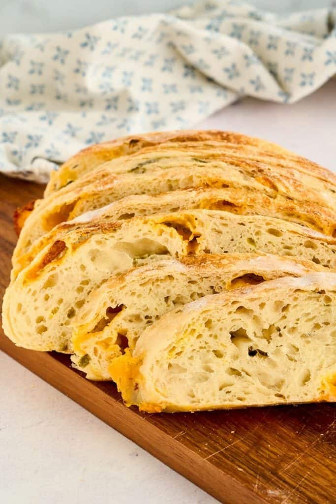 6 slices of homemade bread with cheese and peppers