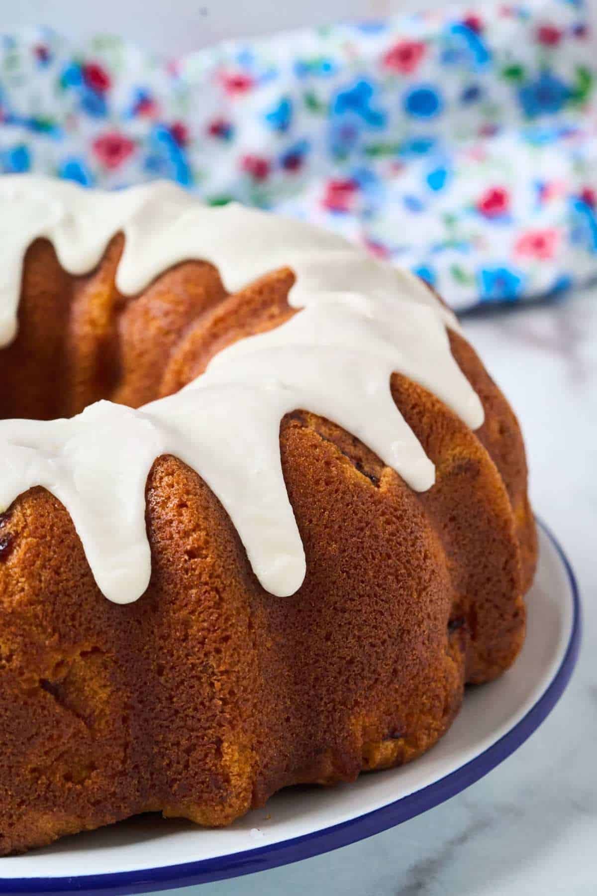 Mini Vanilla Bundts with Vanilla Glaze - Peaches 2 Peaches