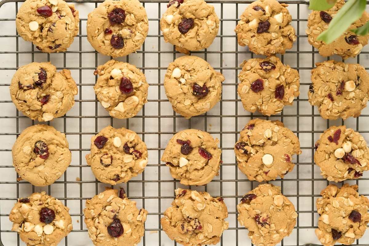 finished cookies on cooling rack.