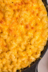 skillet full of browned mac and cheese.