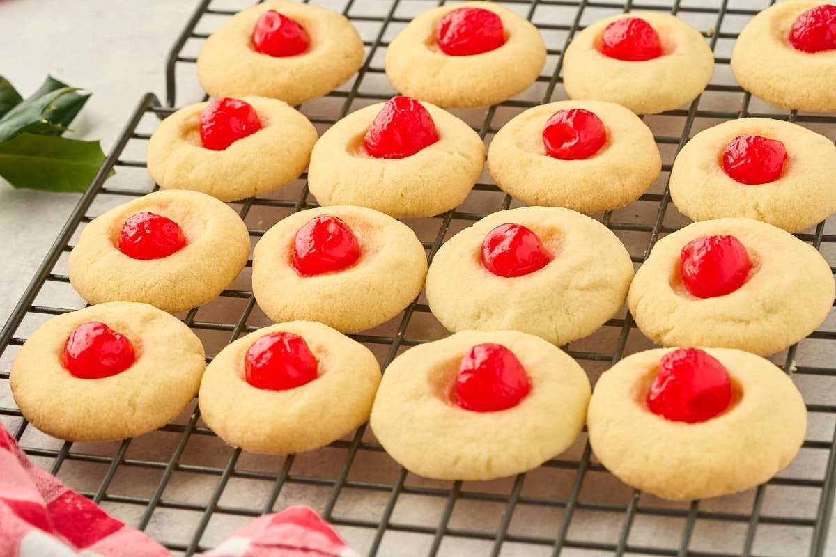 12 cookies on cooling rack.