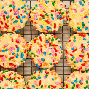 9 cookies on rack.