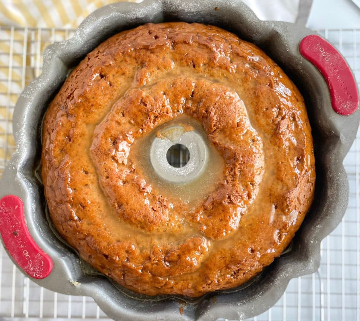 17 Beautiful Christmas Bundt Cakes to Make This Year