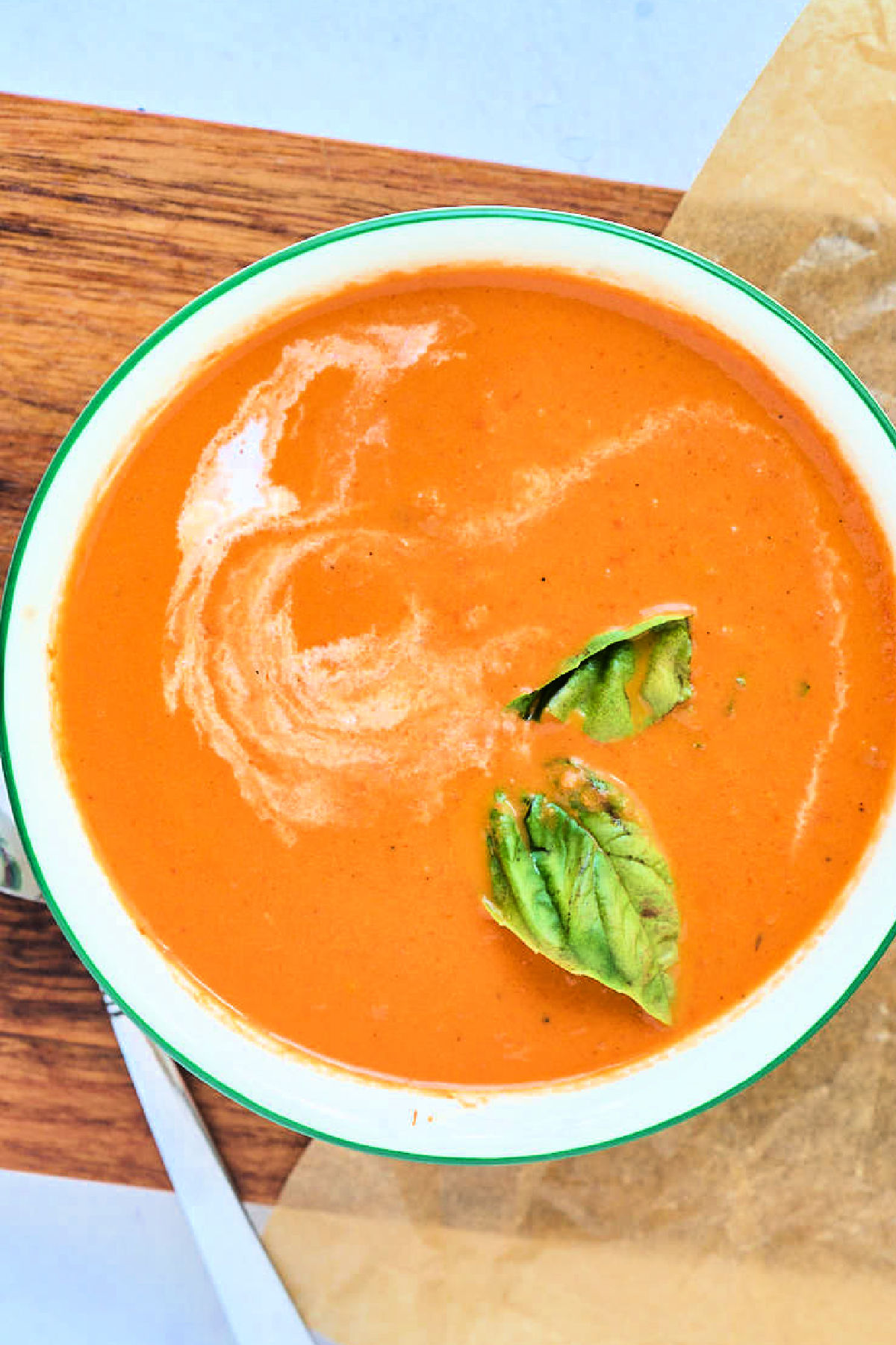 https://heartscontentfarmhouse.com/wp-content/uploads/2022/08/creamy-tomato-basil-soup.jpg