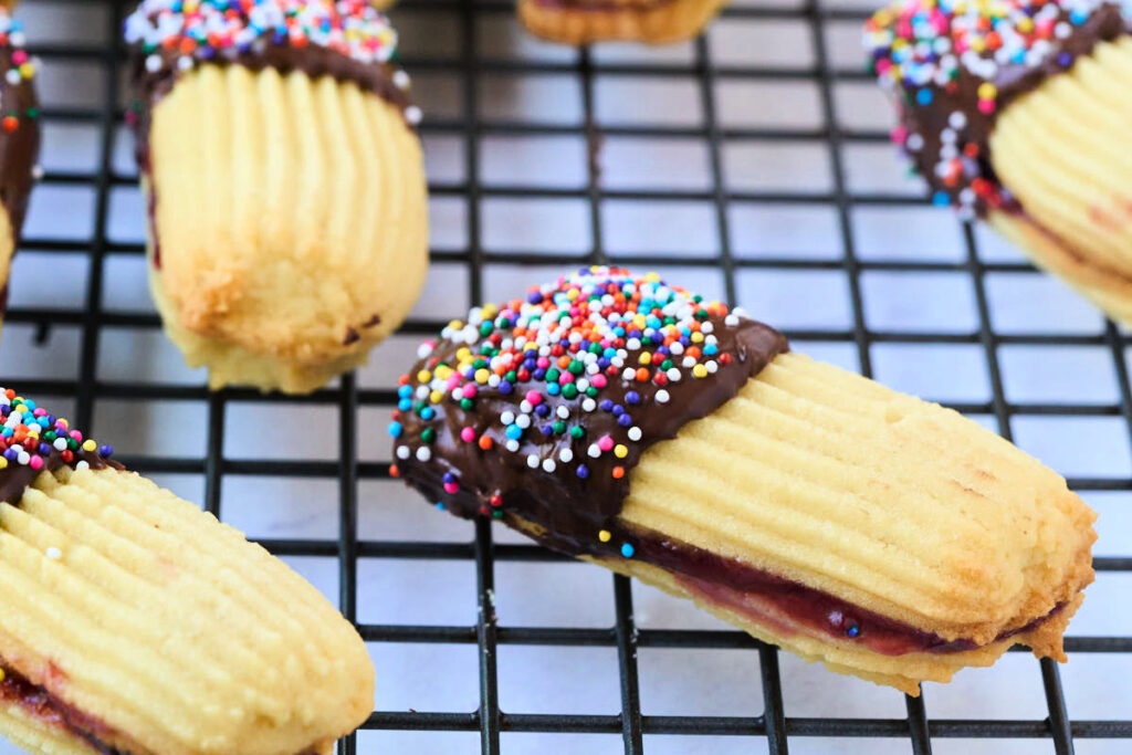 Italian Butter Cookies {Bakery Style Favorites}