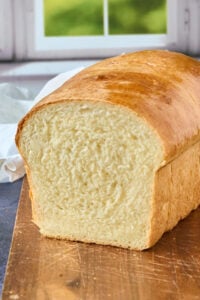 loaf of white sandwich bread on cutting board.