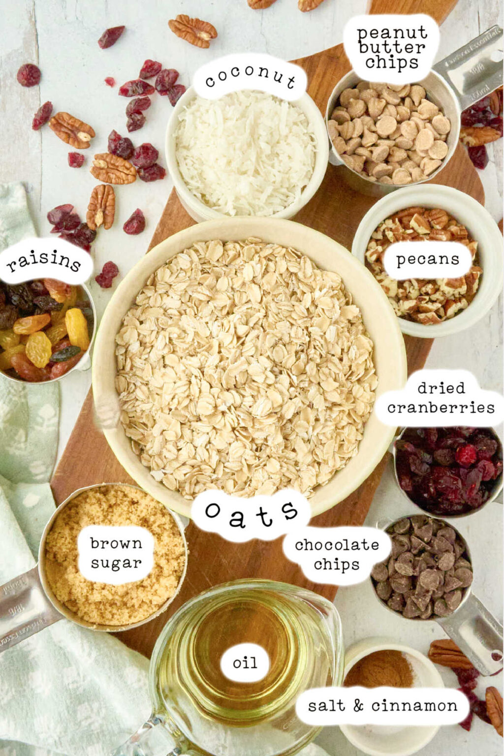 Kid Friendly Granola {Sweet + Crunchy + Yummy MixIns)