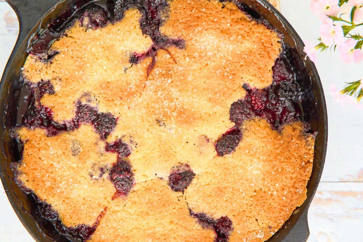 finished, baked cobbler.