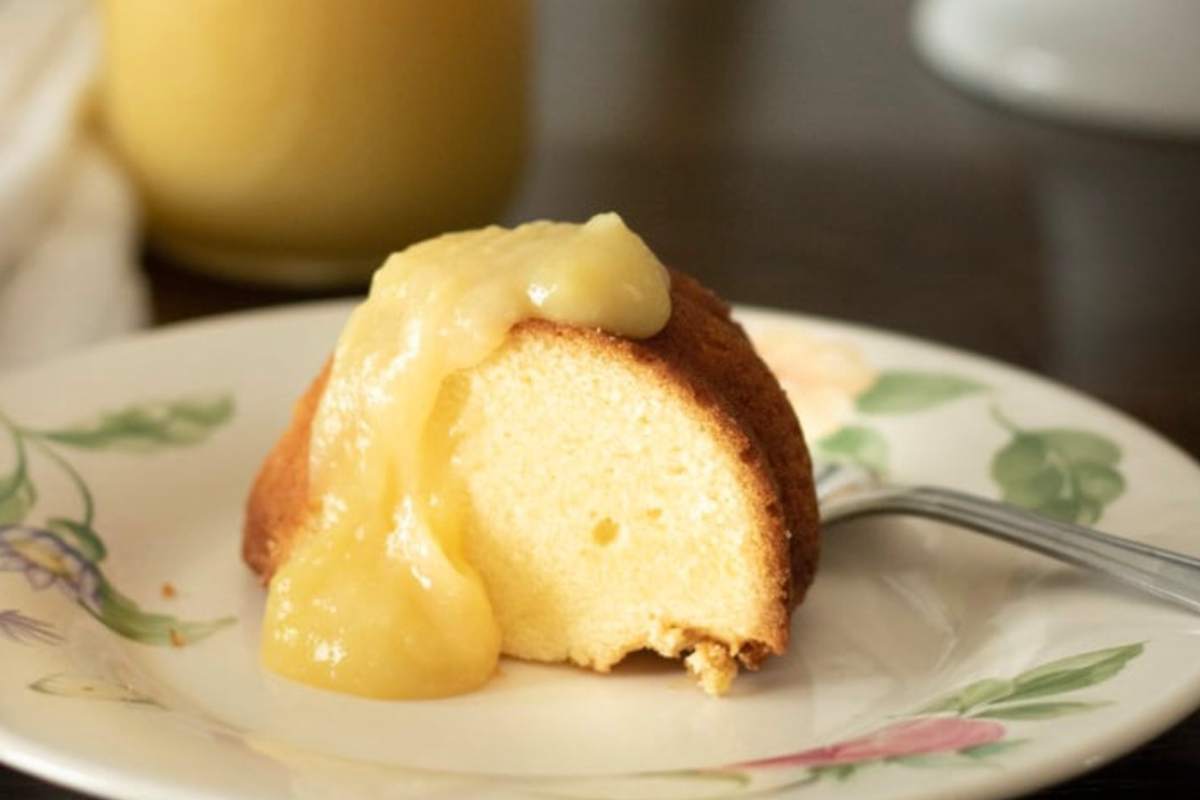 slice of pound cake on plate.