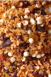 Kid Friendly Granola {Sweet + Crunchy + Yummy Mix-Ins)