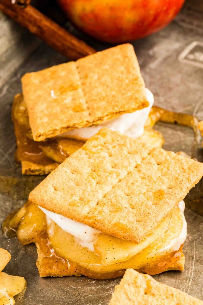 apple pie smore squares.