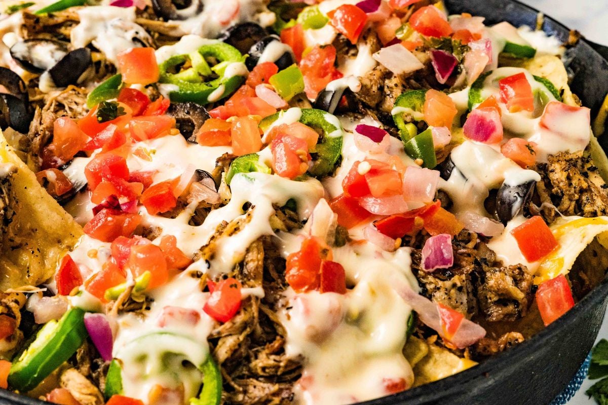 finished carnitas nachos in skillet.