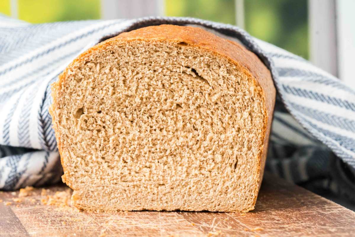 sliced sandwich loaf.