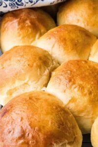 finished hawaiian rolls on cooling rack