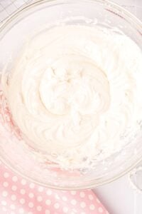bowl of finished vanilla cream filling.