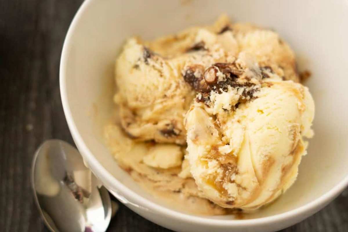 scoops of caramel fudge ice cream in bowl.