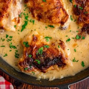 edge of skillet with finished smothered chicken.