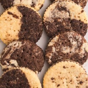 close up pf round marble cookies.