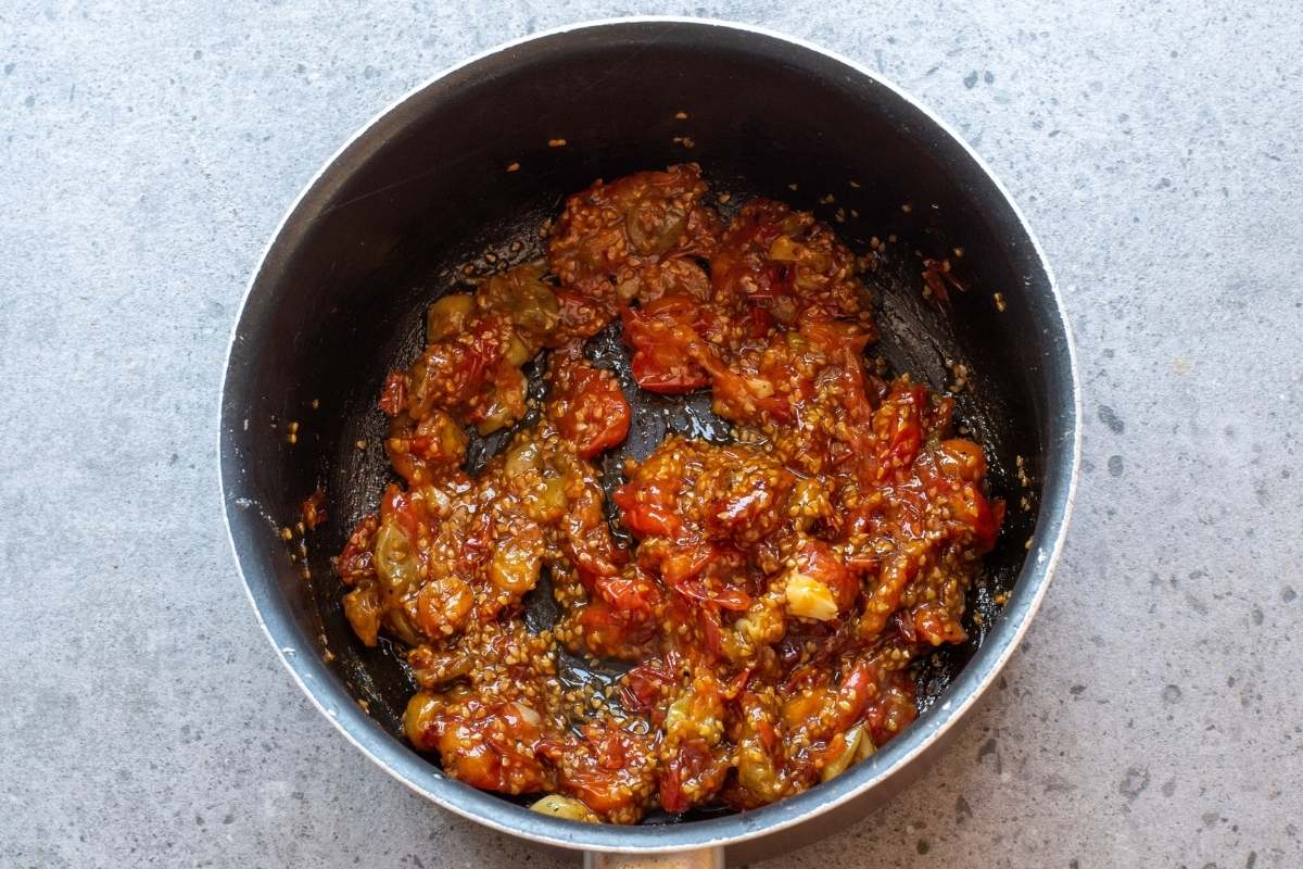 Cooked tomato jam in a saucepan.
